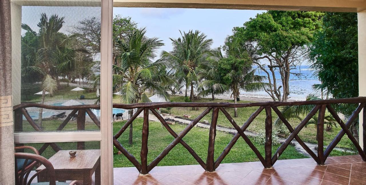 דיאני ביץ' Coral Beach Resort מראה חיצוני תמונה