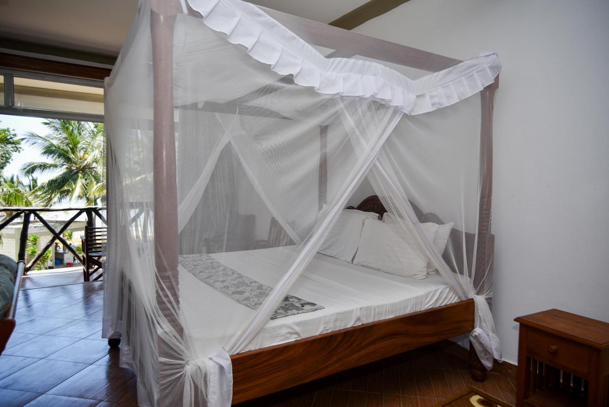 דיאני ביץ' Coral Beach Resort מראה חיצוני תמונה