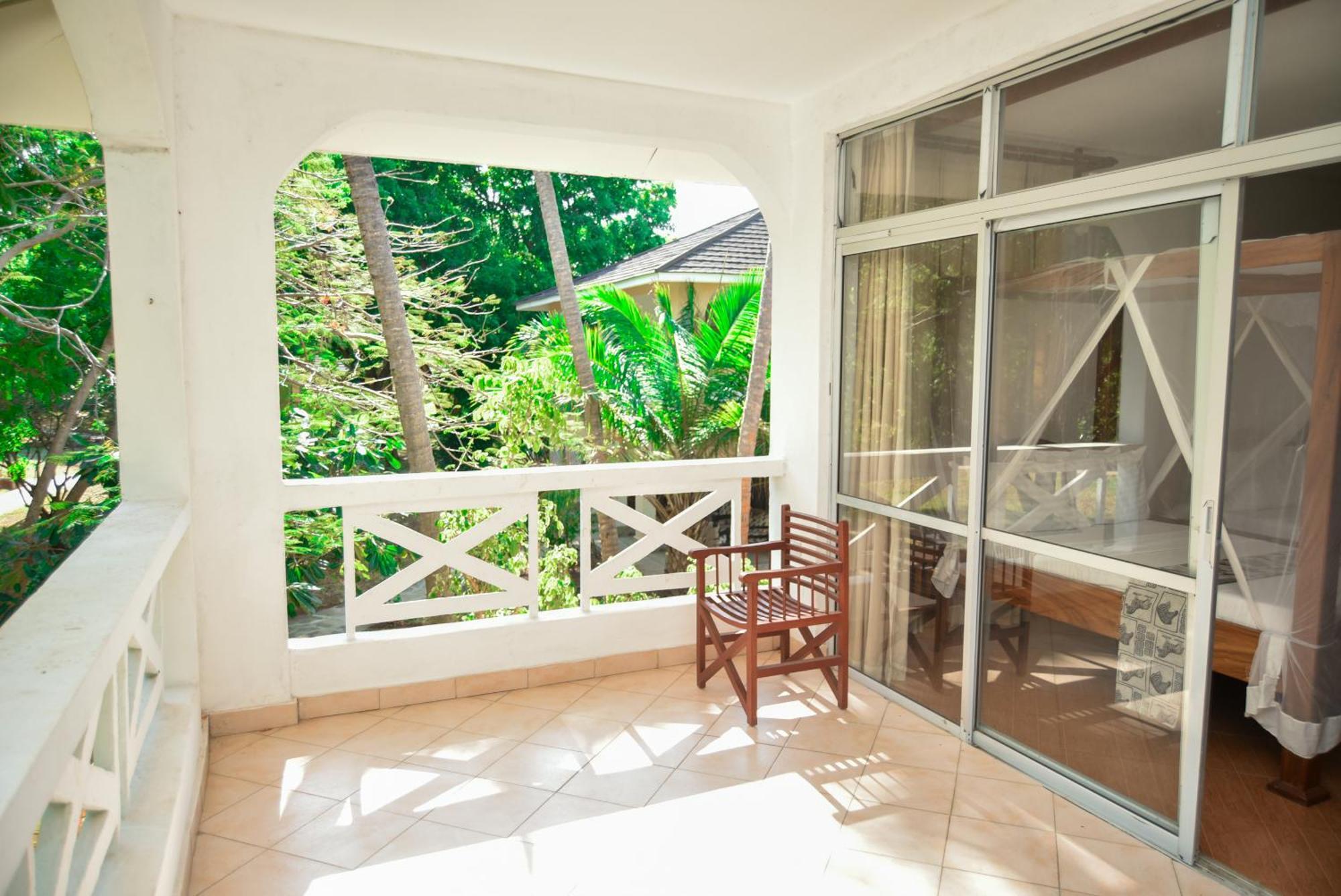 דיאני ביץ' Coral Beach Resort מראה חיצוני תמונה